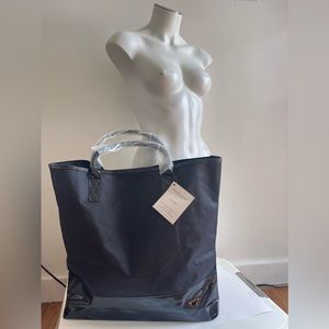 burberry  Extra large shopping bag VIP Limited New  man/women neutral